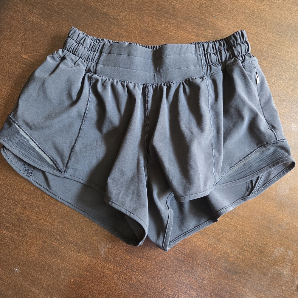 Lululemon Hotty Hot Low Rise Shorts 2.5"